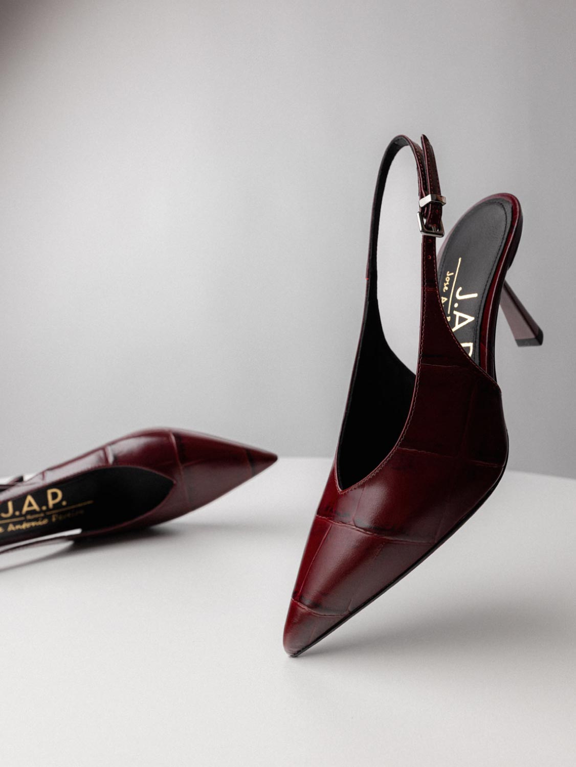 Δερμάτινες slingbacks γόβες Jap με μυτερή γραμμή