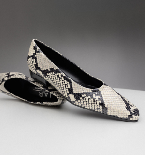 Δερμάτινες μπαλαρίνες με snake print
