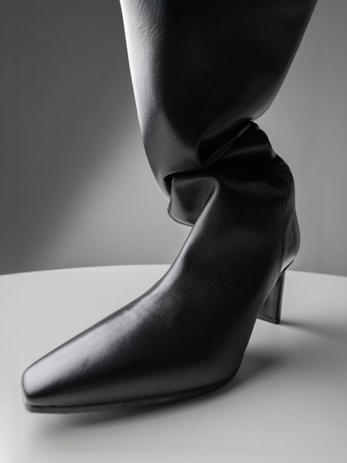 Δερμάτινες μπότερ με φερμουάρ